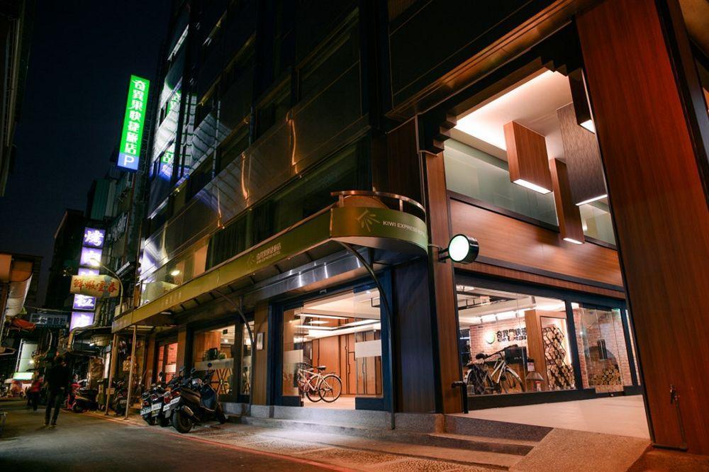 Kiwi Express Hotel - Zhong Zheng Branch Taichung Exterior photo